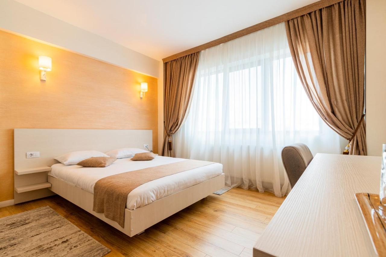Hotel Bulevard Ramnicu Valcea Ngoại thất bức ảnh