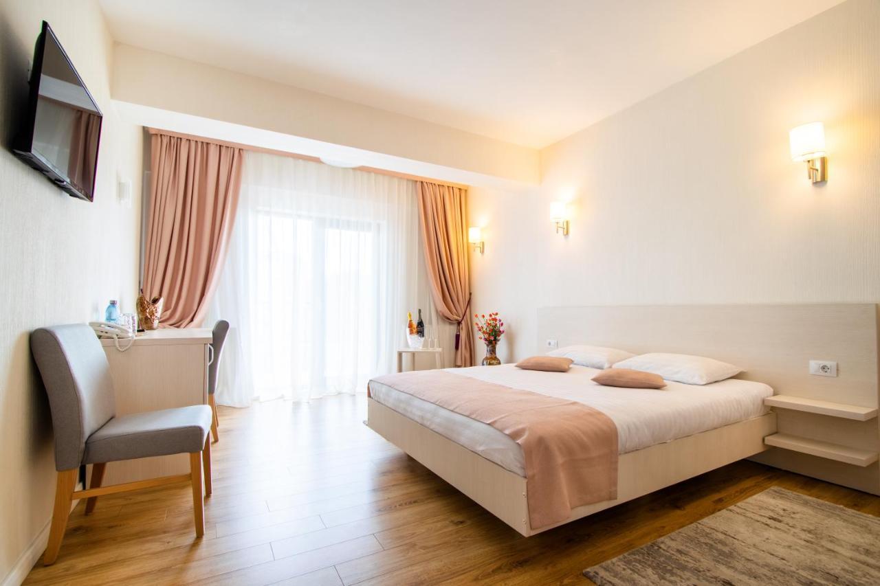 Hotel Bulevard Ramnicu Valcea Ngoại thất bức ảnh