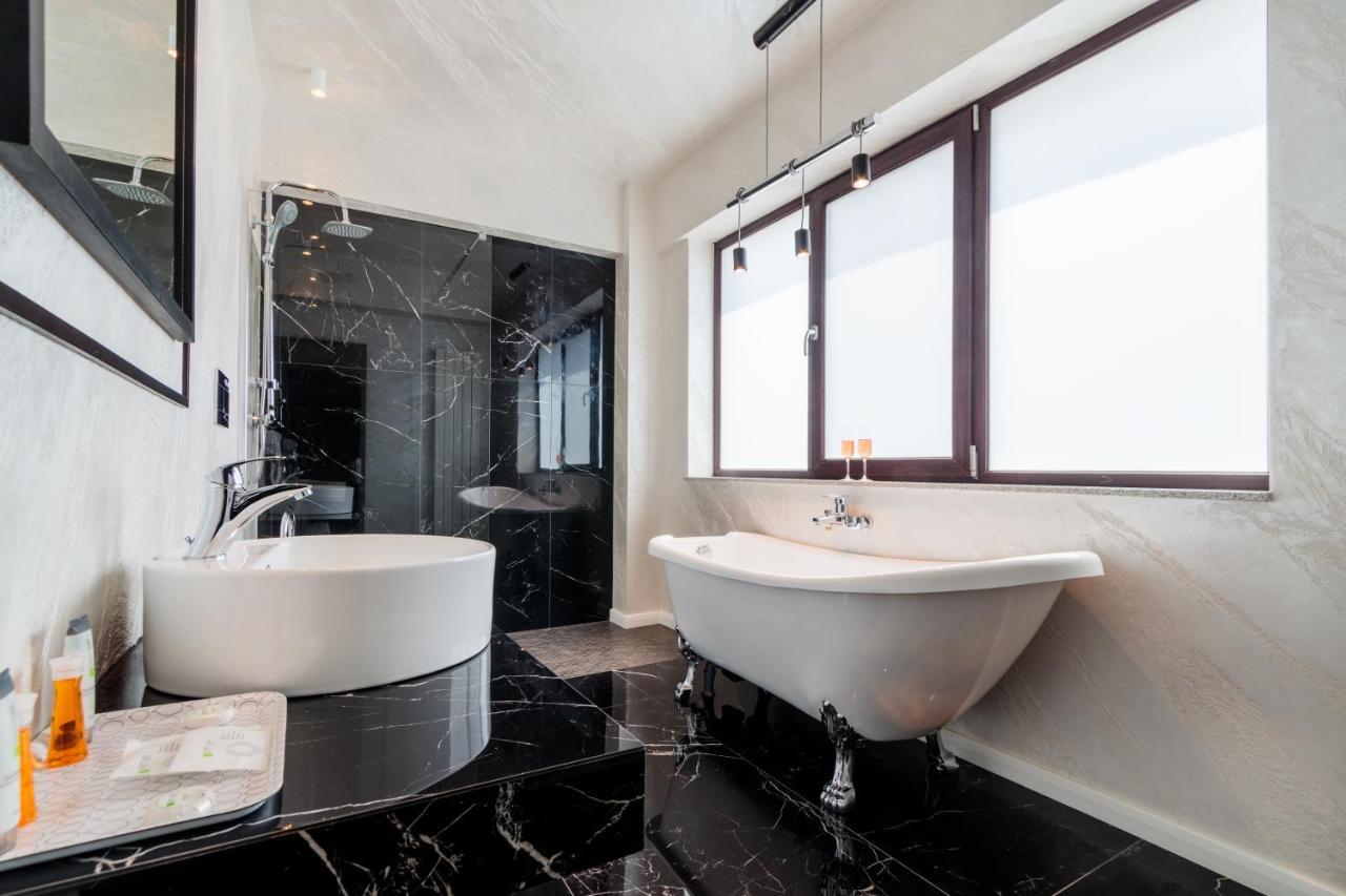Hotel Bulevard Ramnicu Valcea Ngoại thất bức ảnh
