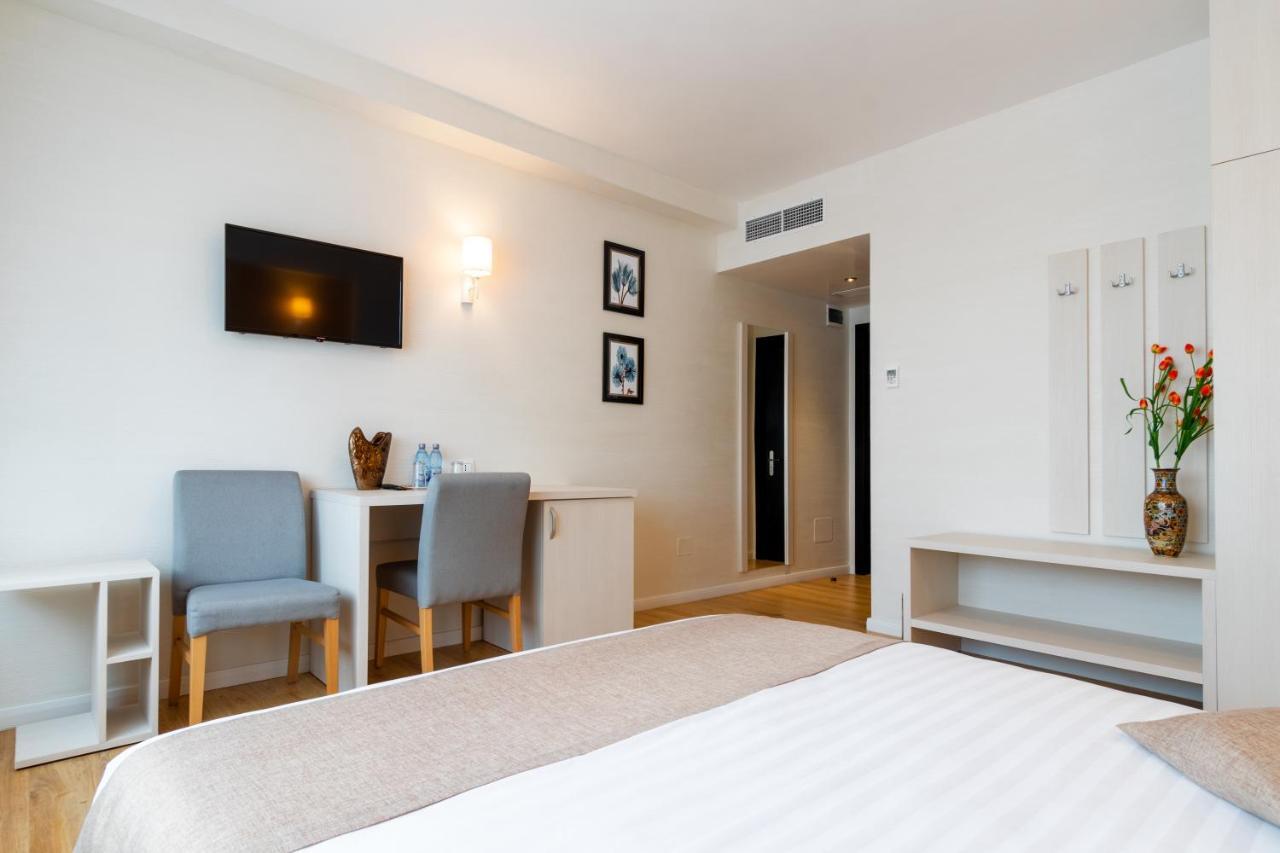 Hotel Bulevard Ramnicu Valcea Ngoại thất bức ảnh
