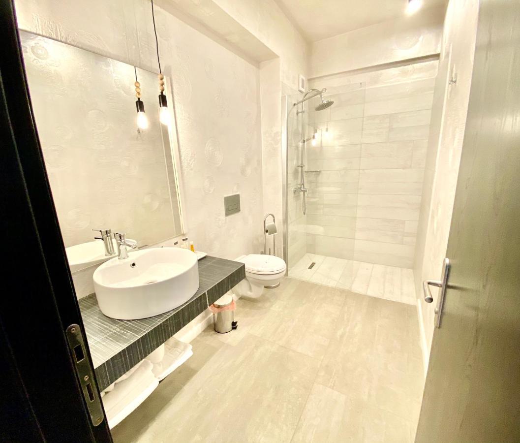 Hotel Bulevard Ramnicu Valcea Ngoại thất bức ảnh