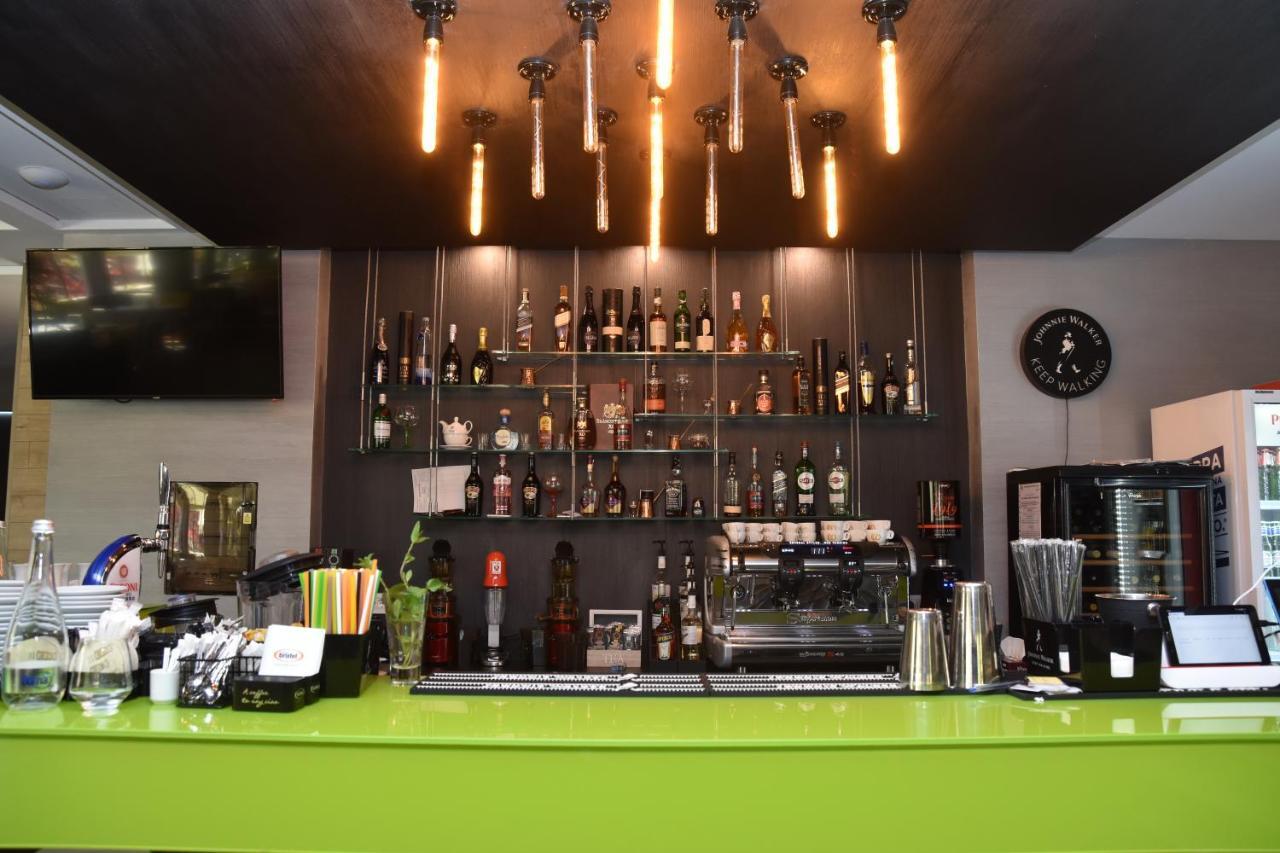 Hotel Bulevard Ramnicu Valcea Ngoại thất bức ảnh